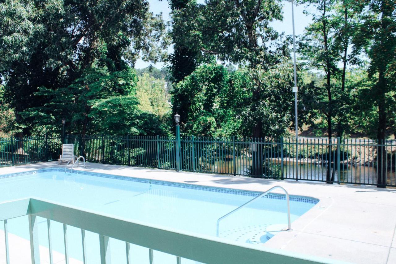River Place Condos #103 2Bd ピジョンフォージ エクステリア 写真